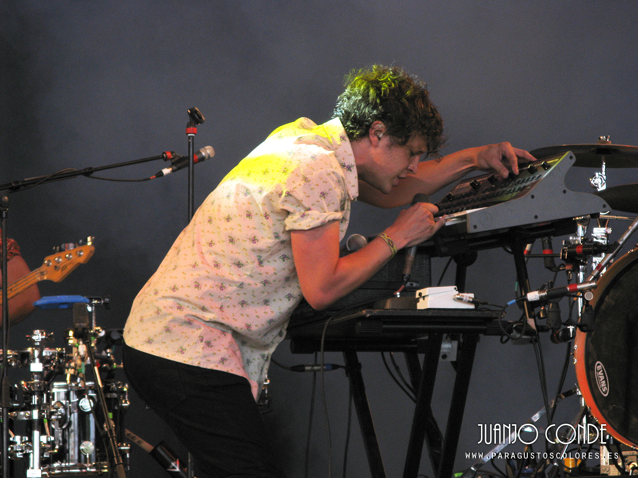 friendly_fires_optimus_alive_2011_002